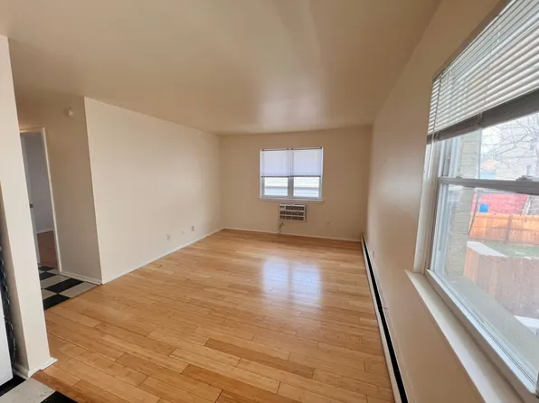 1004 Pleasant, 1004 E Pleasant St APT 8, Milwaukee, WI 53202