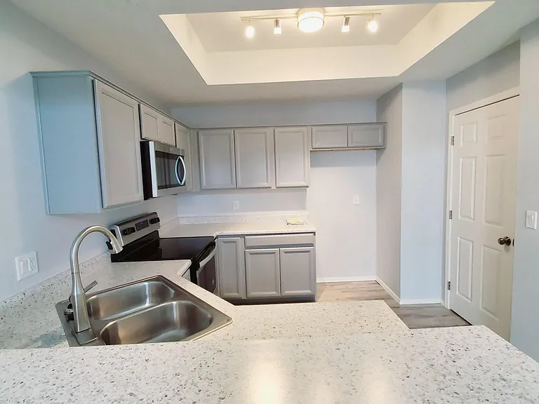 9435 N 59th Ave #3 — Photo 4