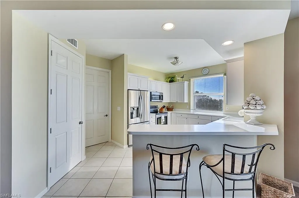 3 bed, 3.0 bath, 2035 sqft, $14,500 — Photo 3