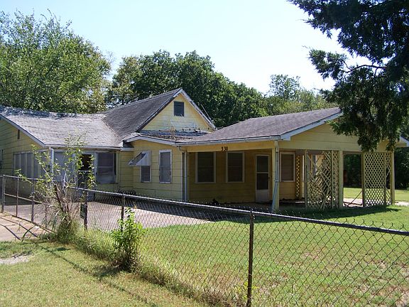 4th image of 330 W Leslie St