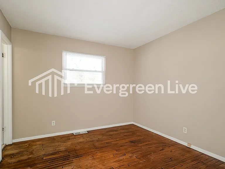 1535 Redman Blvd — Photo 11