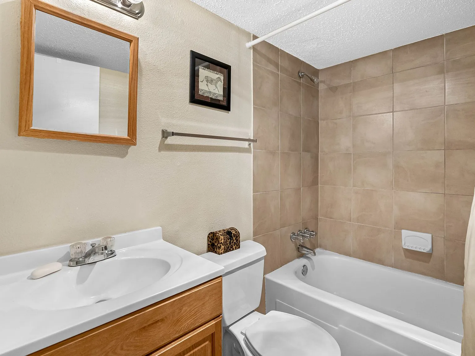Park East Apartments — Photo 4