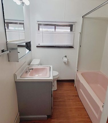 2nd image of 1525 Plum St #3