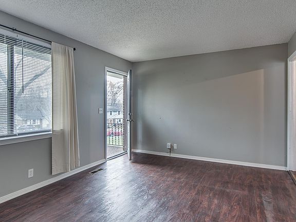 3rd image of 2562 Bethwood Dr
