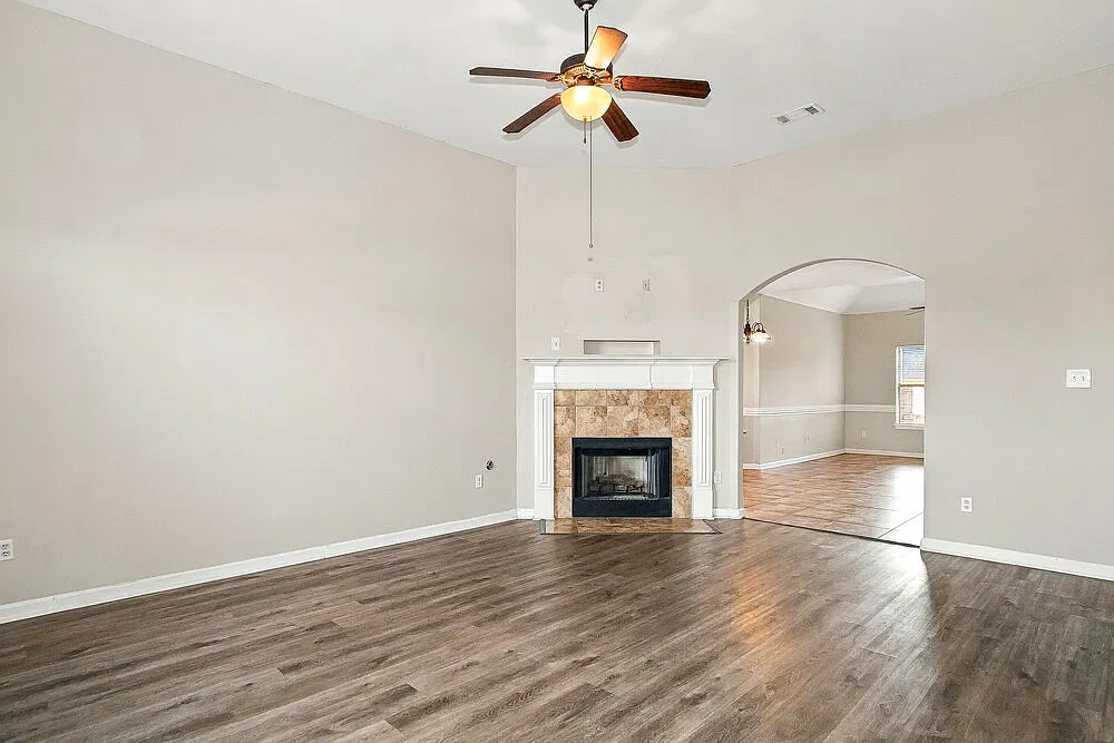 4 bed, 2.5 bath, 2100 sqft, $2,035 — Photo 4