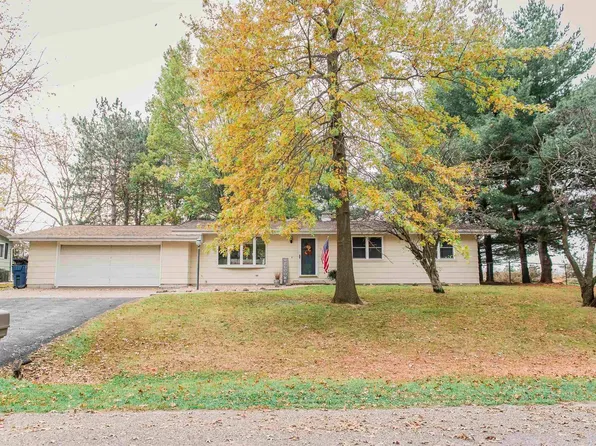 514 Sandridge Dr, Mendon, IL 62351
