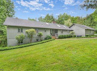 31 E Fox Chase Rd, Chester, NJ 07930