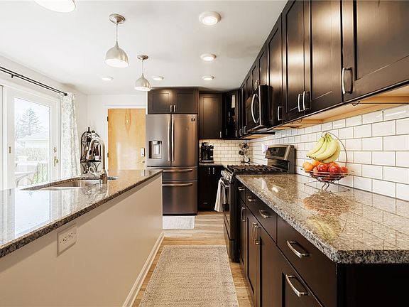 4th image of 30 Stuyvesant Rd