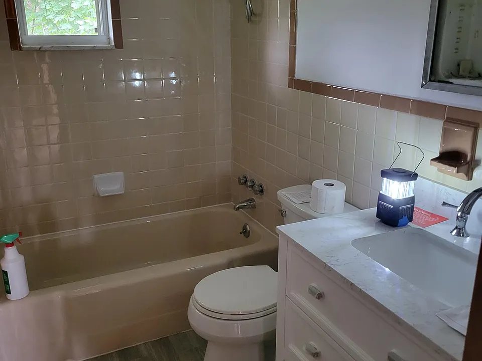 Fully renovated and updated bathroom. Dual showerhead, new toilet, vanity, sink, floor and LED lights.