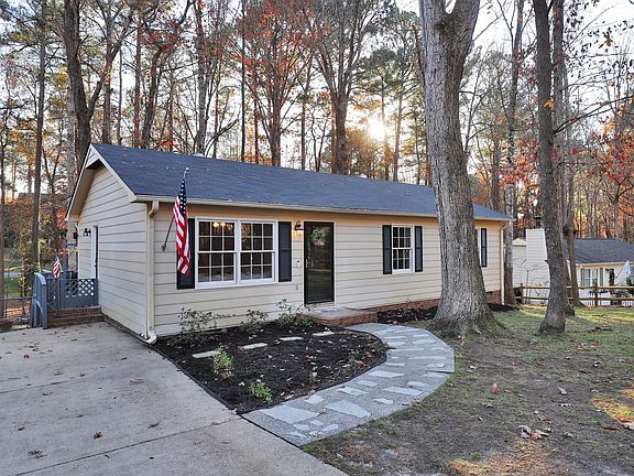 2nd image of 205 Honeysuckle Ln