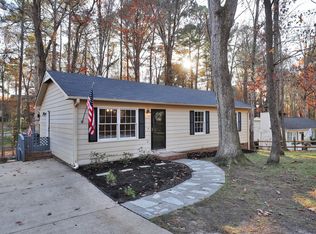 205 Honeysuckle Ln, Cary, NC 27513