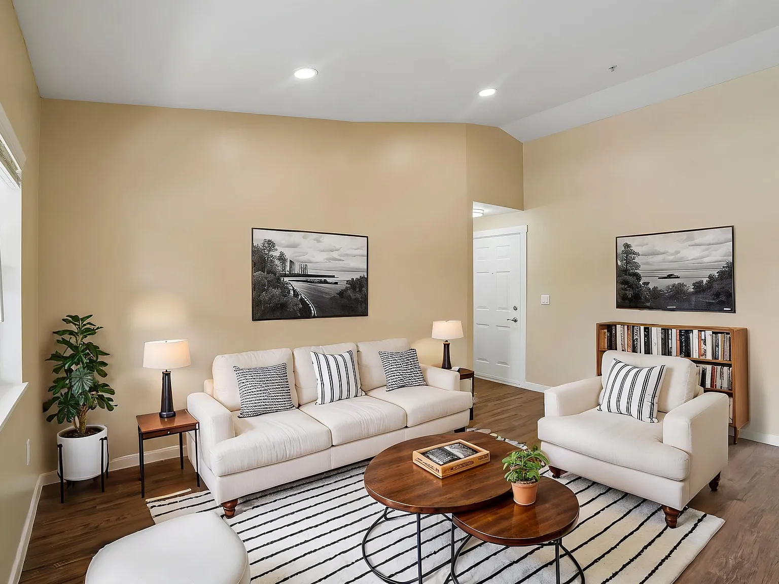 Sunset Highlands Apartments — Photo 2