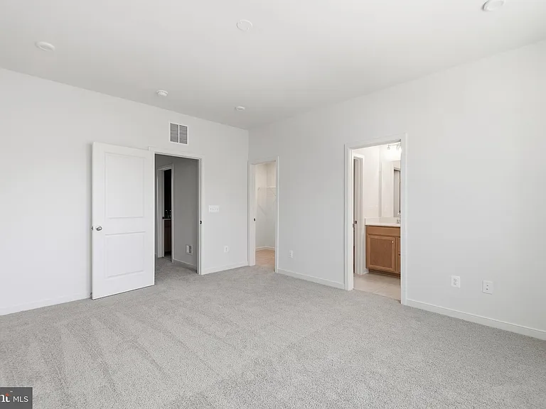 18002 Alicia Ave — Photo 32
