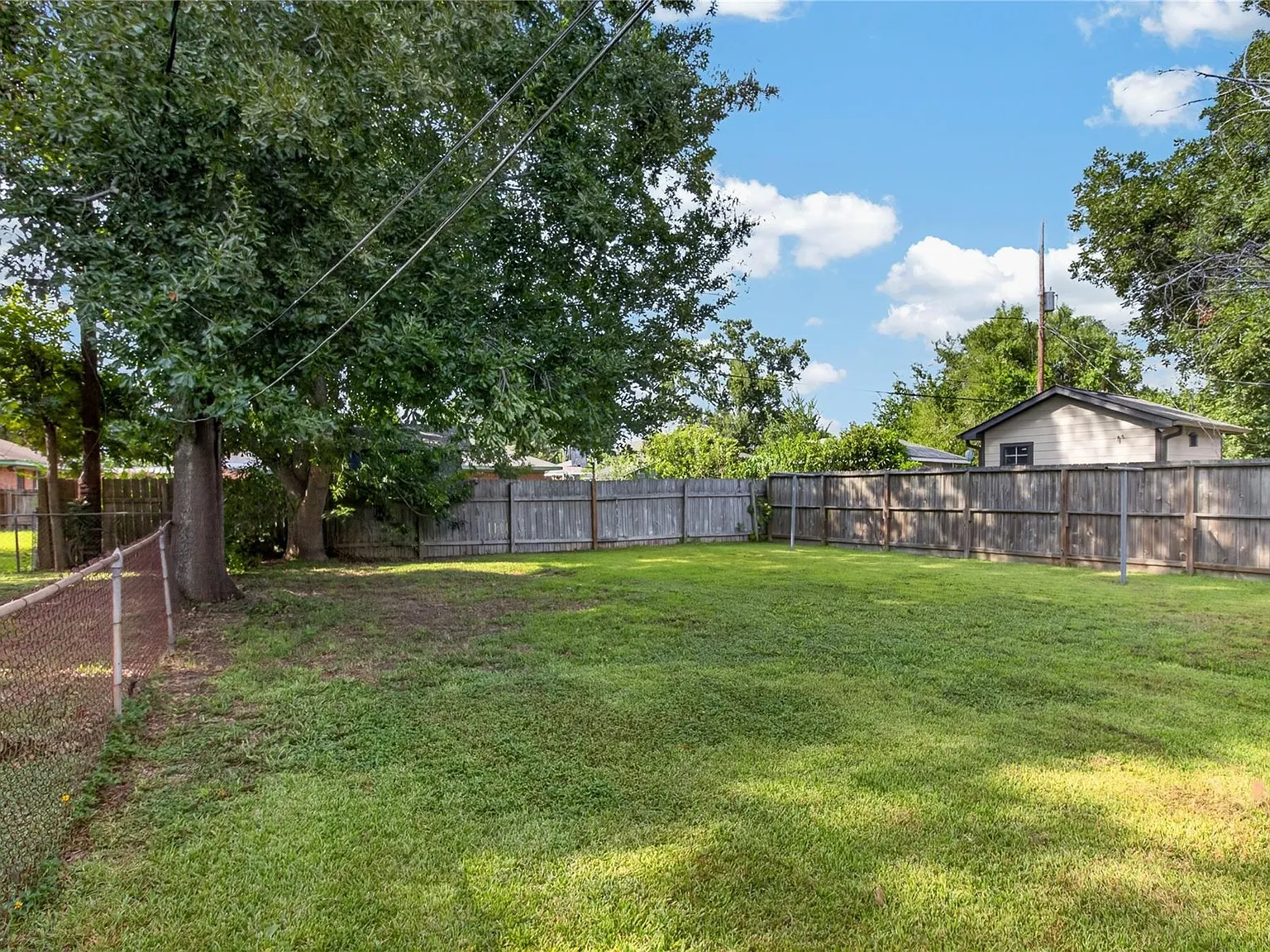 3 bed, 1.5 bath, 1660 sqft, $1,800 — Photo 4