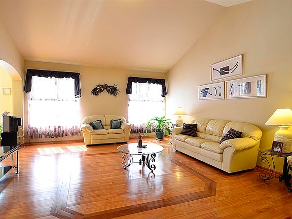 4th image of 3609 Provence Dr