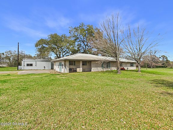 2nd image of 810 Bonin Rd