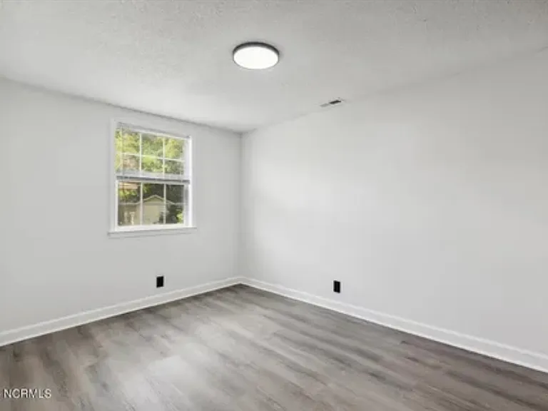 805 Nile St — Photo 7