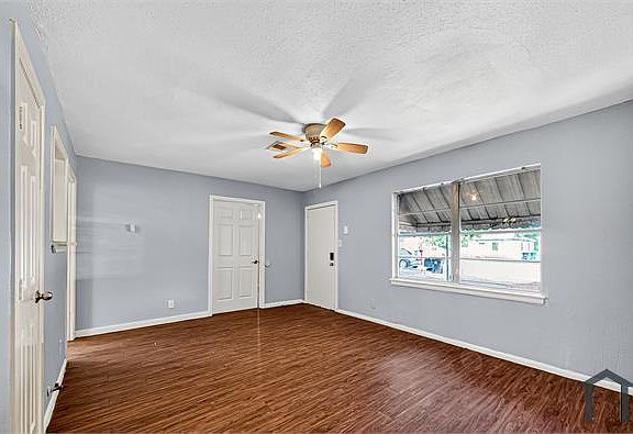 3rd image of 10106 Sierra Dr