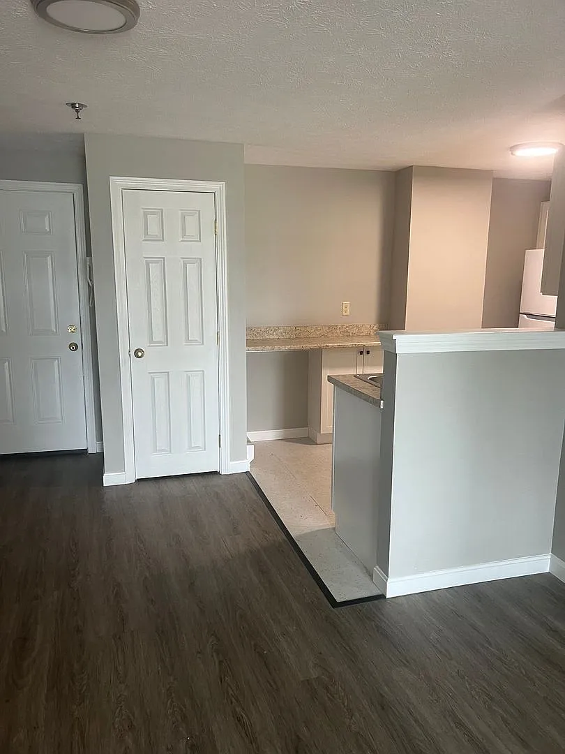 Kingsley Apartments — Photo 2