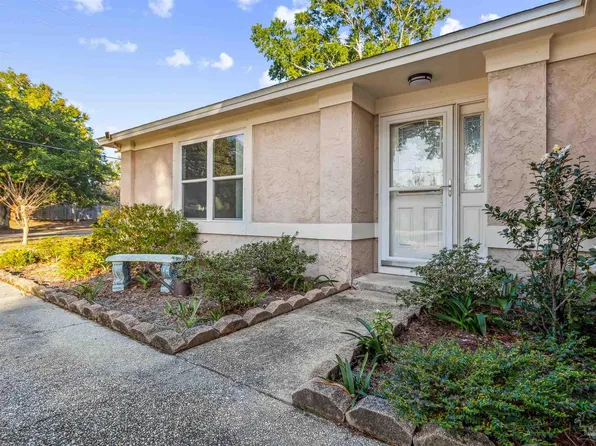 1960 Foulis Dr, Pensacola, FL 32503