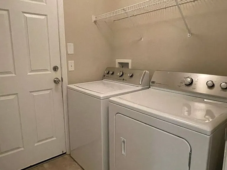 213 Towerview Dr E — Photo 20