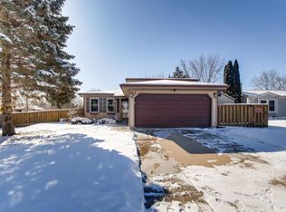 908 Valley View Trl, Carol Stream, IL 60188