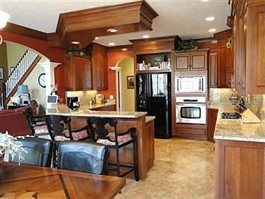 3rd image of 733 Huntley Dr