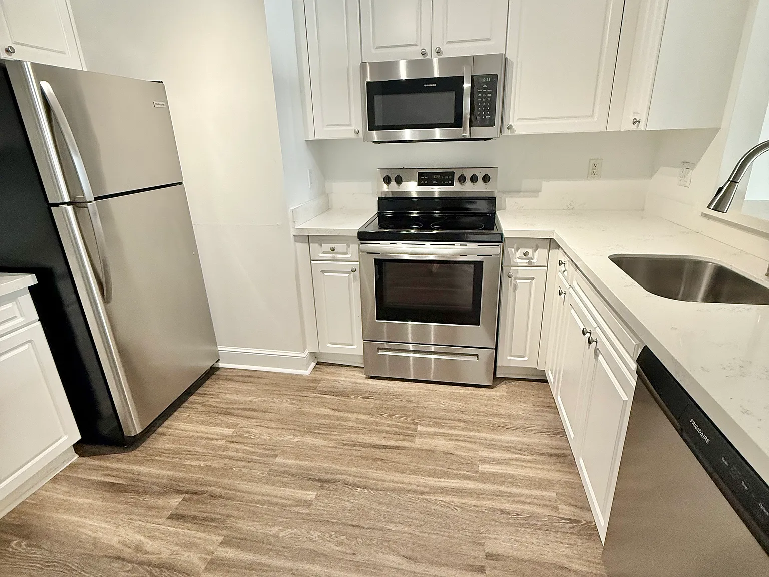 1 bed, 843 sqft, $2,795 — Photo 2