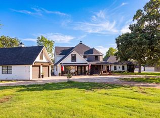 305 Oak Wood Rd, Kerrville, TX 78028