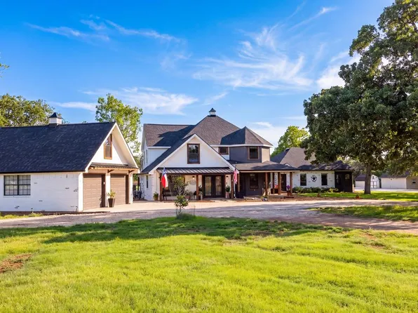 305 Oak Wood Rd, Kerrville, TX 78028