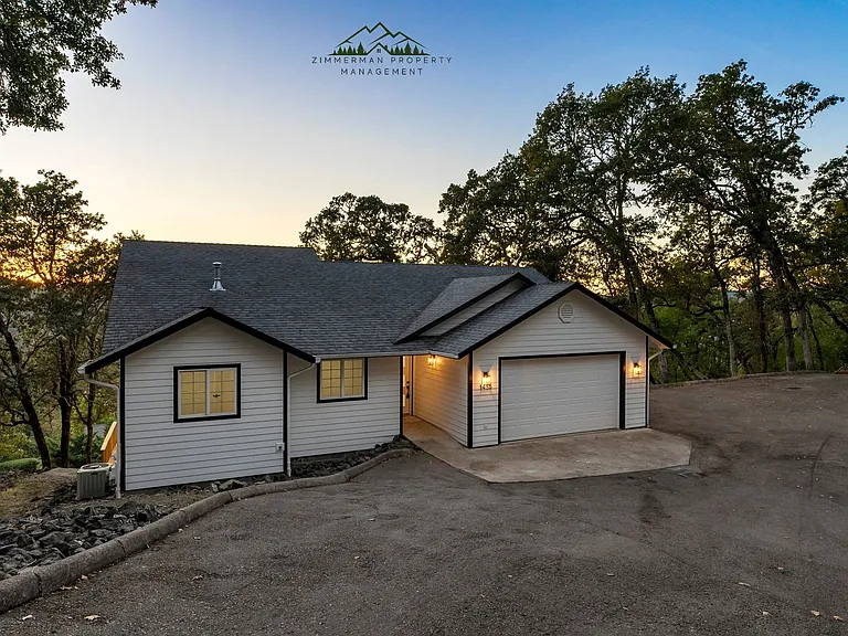 1485 SE Parkwood Dr — Photo 2