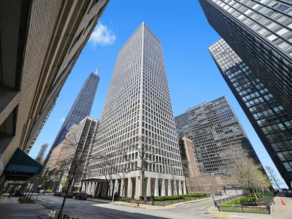 260 E Chestnut St APT 3702, Chicago, IL 60611