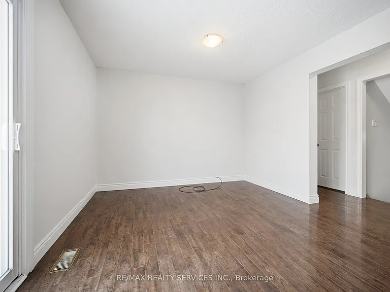8 Deerpark Cres S #LOWER — Photo 21