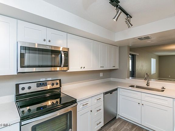 2nd image of 5122 N 31st Way Unit 217