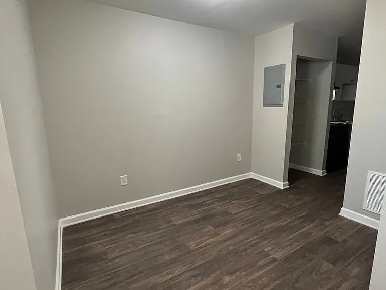 1744 Lyle Ave — Photo 12