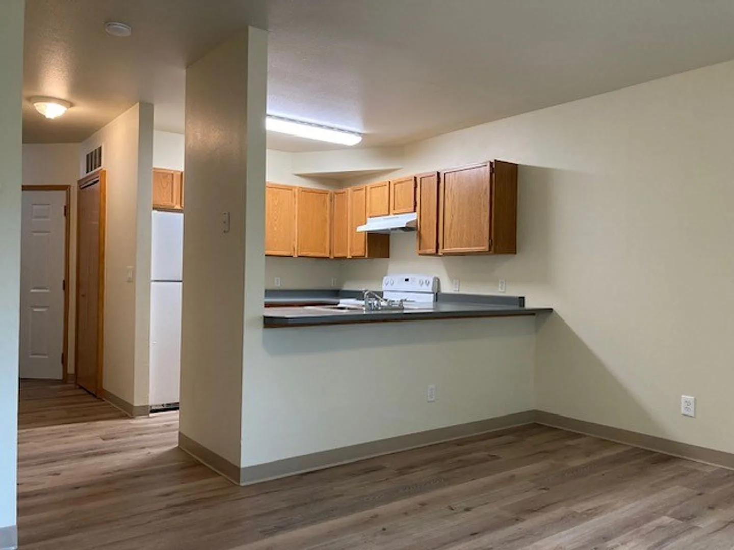 Oak Street Town Homes — Photo 4
