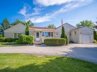 501 Hillcrest Rd, Saukville, WI 53080