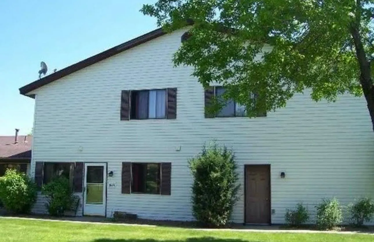 2 bed, 924 sqft, $1,595 — Photo 1