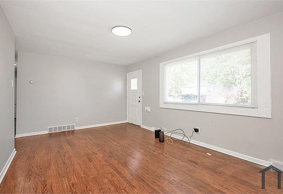 2nd image of 4905 Donovan Dr