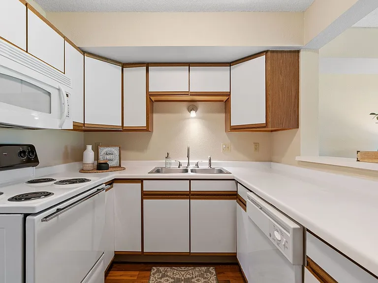 Woodlane Place Townhomes — Photo 12