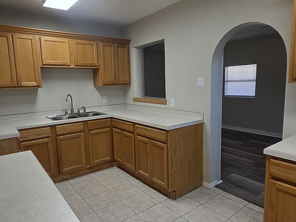 3rd image of 3301 Park Ln