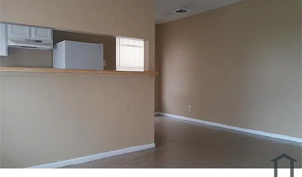 2 bed, 720 sqft, $1,000 — Photo 3