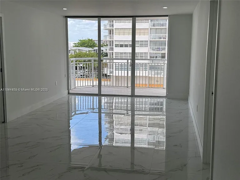 18031 Biscayne Blvd #502 — Photo 6
