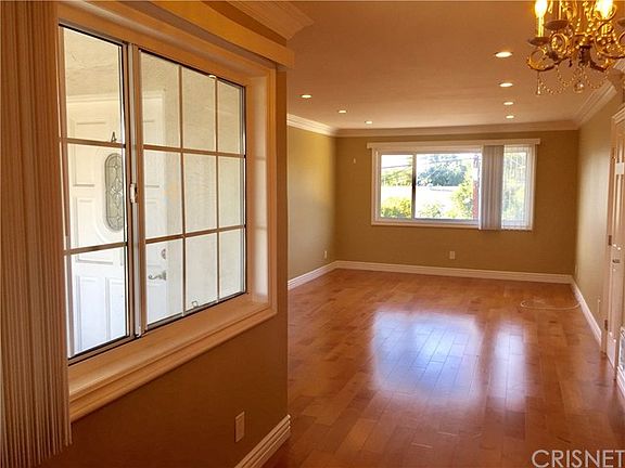 4th image of 22901 Vanowen St