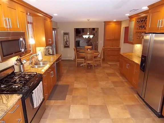 4th image of 4 Zamora Ct