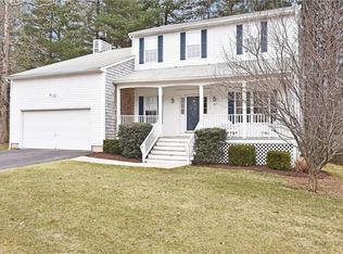 137 Orchard Woods Dr, Saunderstown, RI 02874