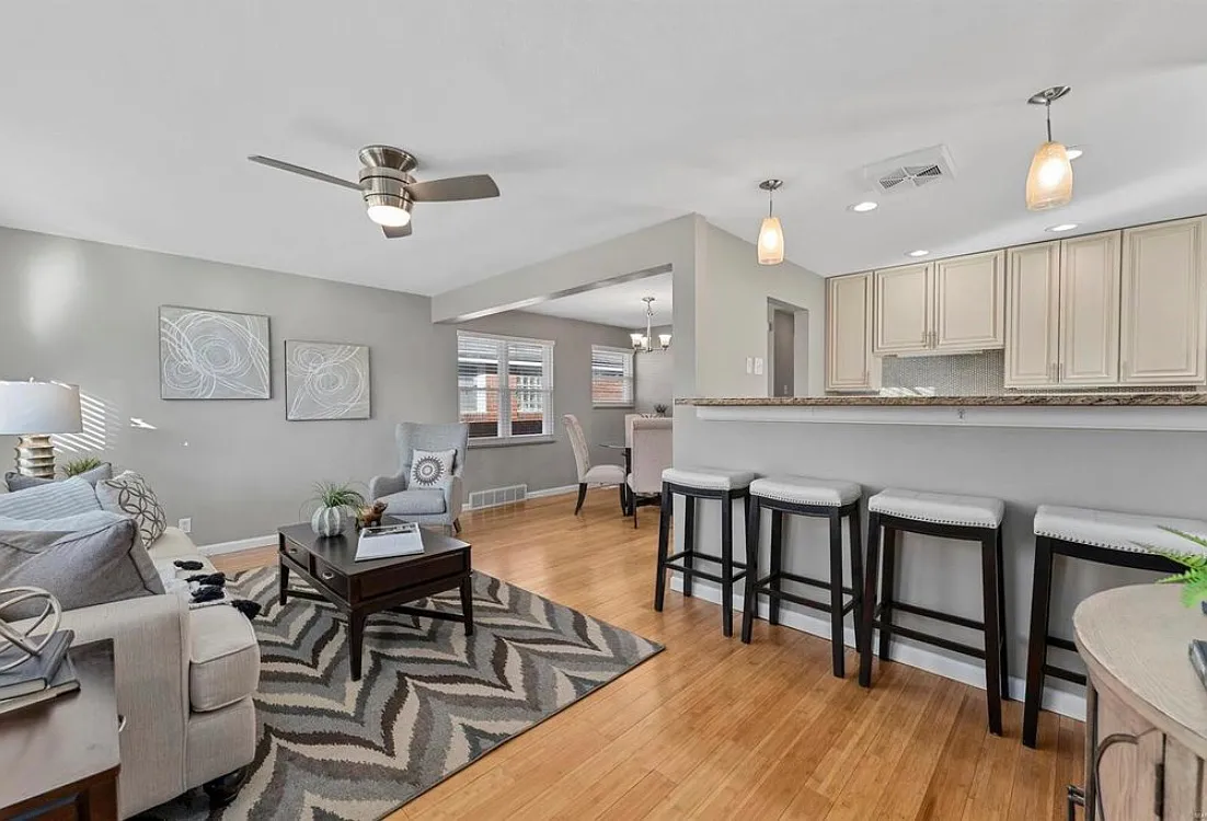 Building Photo - 1614 Bredell Ave #A