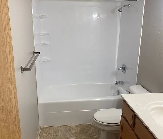225 Ash St #14 — Photo 11