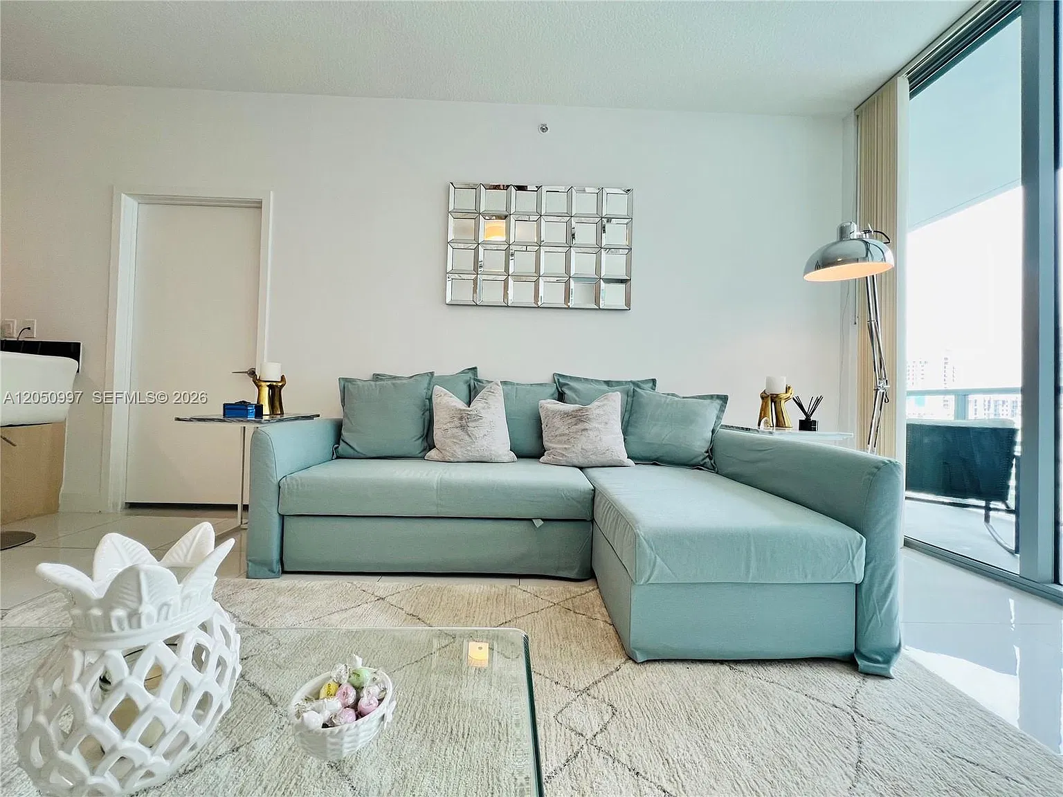 2 bed, 1024 sqft, $4,300 — Photo 2
