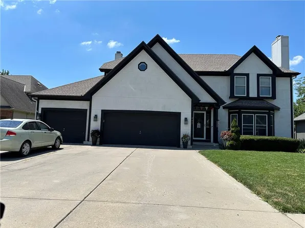 448 SE Youngston Ln, Lees Summit, MO 64063